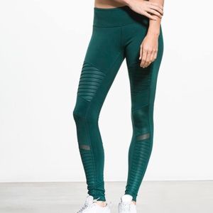 NEW Alo Yoga Moto evermint green small leggings